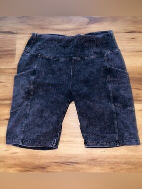 Acid Washed Black Mid-Thigh Shorts with Side Pockets Faux Jean Shorts Stretchy